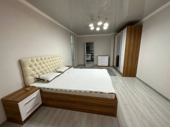 Квартира, 3 комнаты, 130 м²
