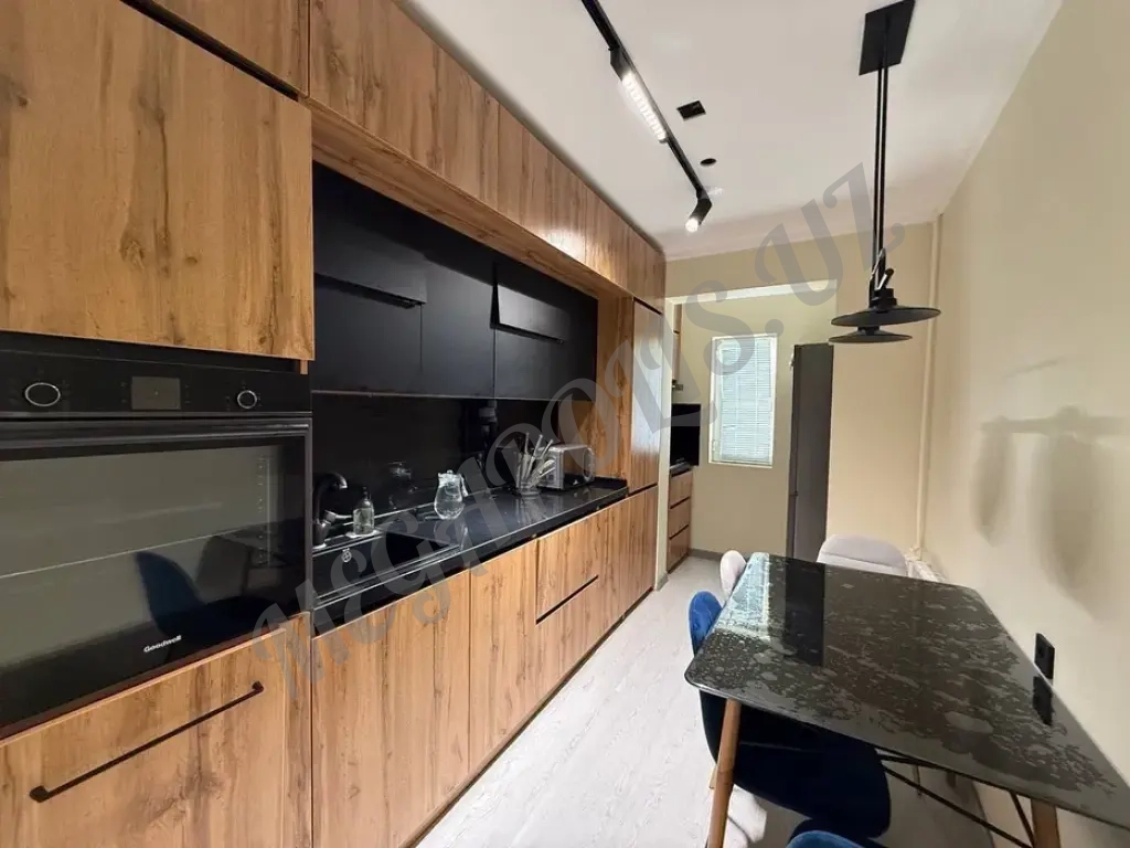 ОЙБЕК Метро 4/7/9 Площадь-95m2+Два (2) санузла+Гардеробная/Евро Ремонт