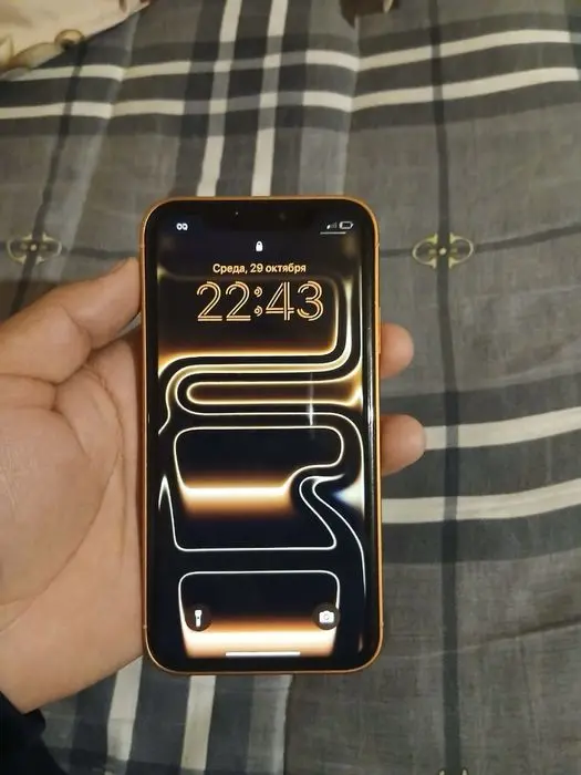 IPhone xr 17 pro korpus qoyilgan