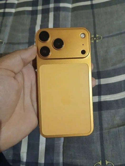 IPhone xr 17 pro korpus qoyilgan
