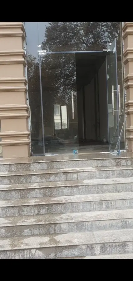 Регулировка стеклянные двери доводчик замок на двери уплотнитель