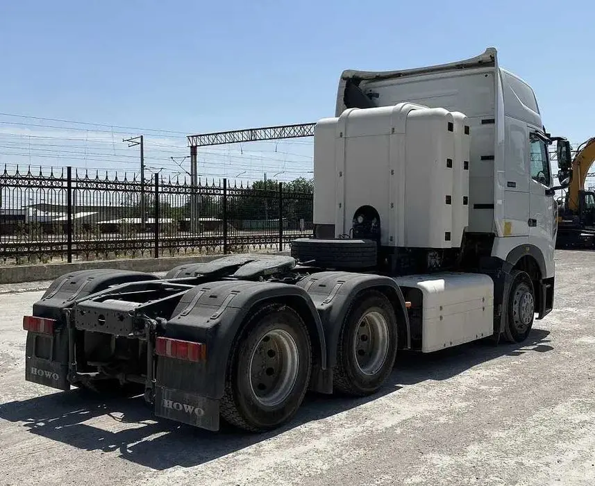 Howo T7H Заводской метан (CNG) 6х4 2026 тягач янги тайёр