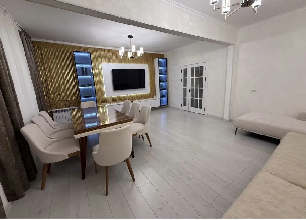 Код 903   Продается 4/5/5 ком квартира куйлюк массив 5