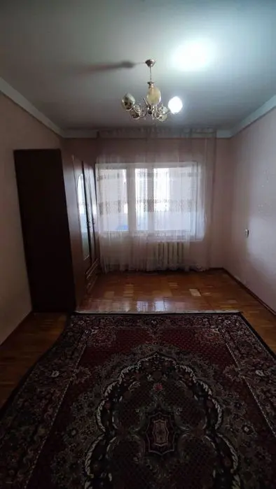 Юнусабад 9 квартал. Продается квартира 2/4/5