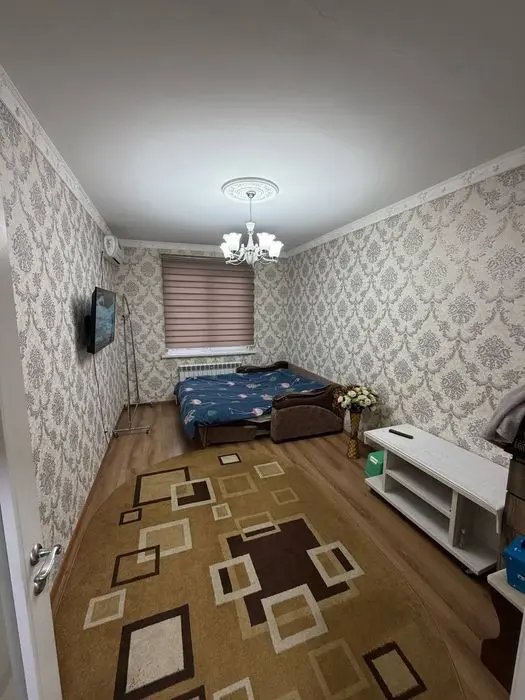 Sergeli choshtepa metroni birinchi bekati  1xona SROCHNI sotiladi
