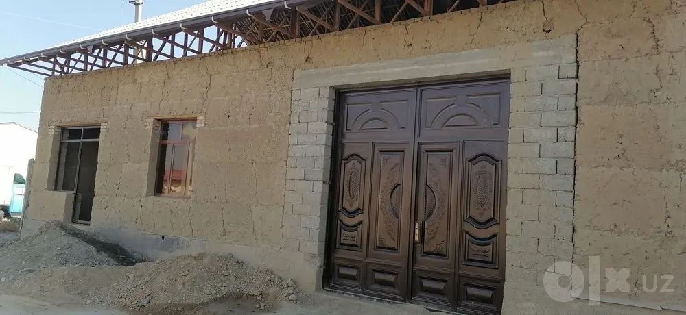Срочно уй сотилади 6 сотихли 6 хонали вариантлар бор килишамиз