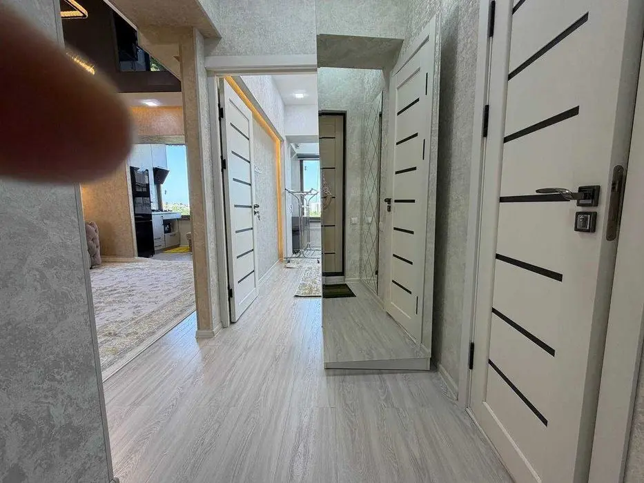 Продаётся своя 2x комн.квар.54 кв. ЦУМ. 110 школа Посольство Кореии.