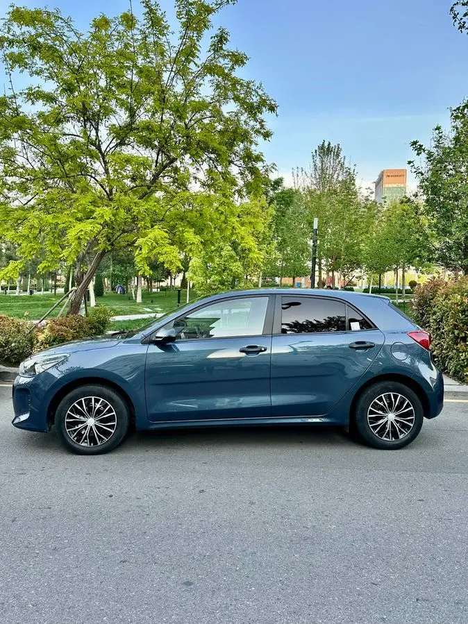 Продается Kia Rio 2018г, цвет Синий Дымчатый (Smoky Blue)