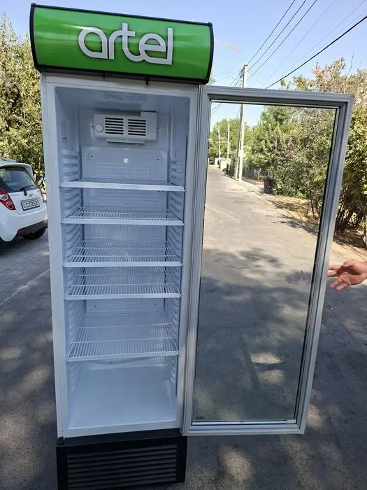 Срочно продам витрине холодильник артел как новый гарантия 3года есть