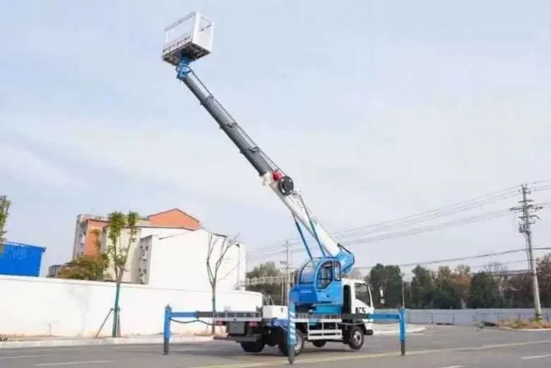 ISUZU HOWO FAW 28-31 метр Автовышка