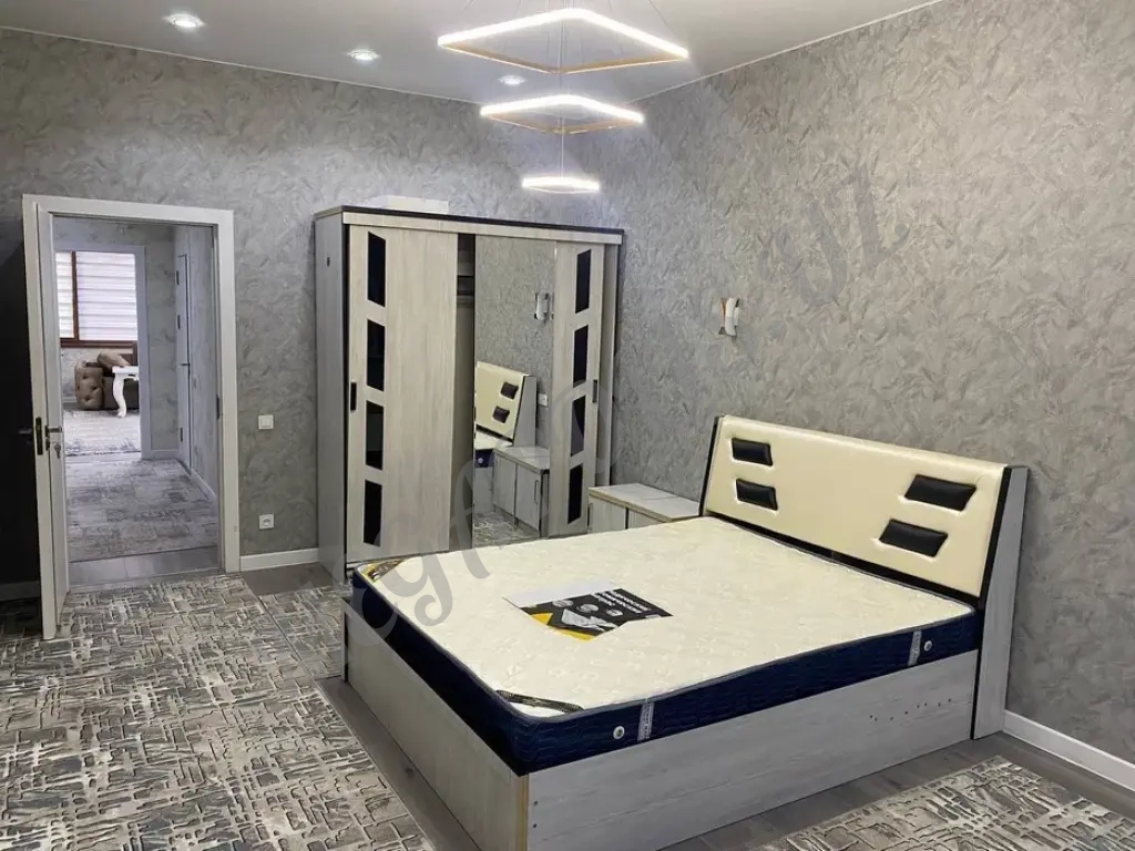 Yakkasaroy arenda Xalqlar doʻstligi metrosi yonida