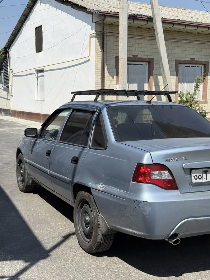 Nexia 2 1.6 sotiladi