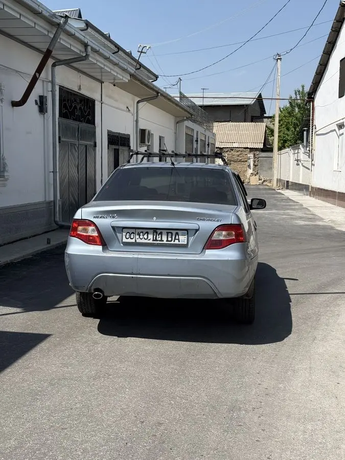 Nexia 2 1.6 sotiladi