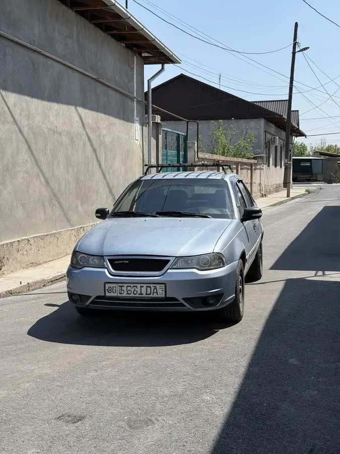 Nexia 2 1.6 sotiladi