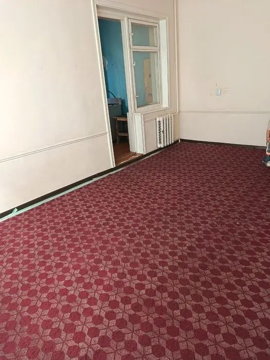 Tansiqboev 3 da 1xona 2 etaj  sotiladi.  SROCHNO