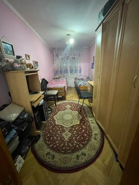 Срочно! Квартира на Новомосковская  3/3/4 общ пл 65м с обстановкой