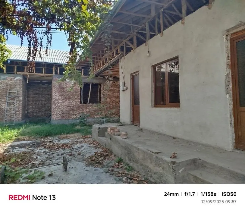 5 sotixli 5 ta xona plus oshxona sotiladi.