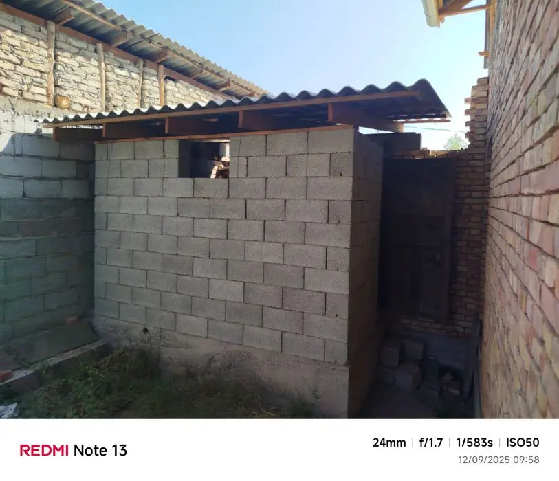 5 sotixli 5 ta xona plus oshxona sotiladi.