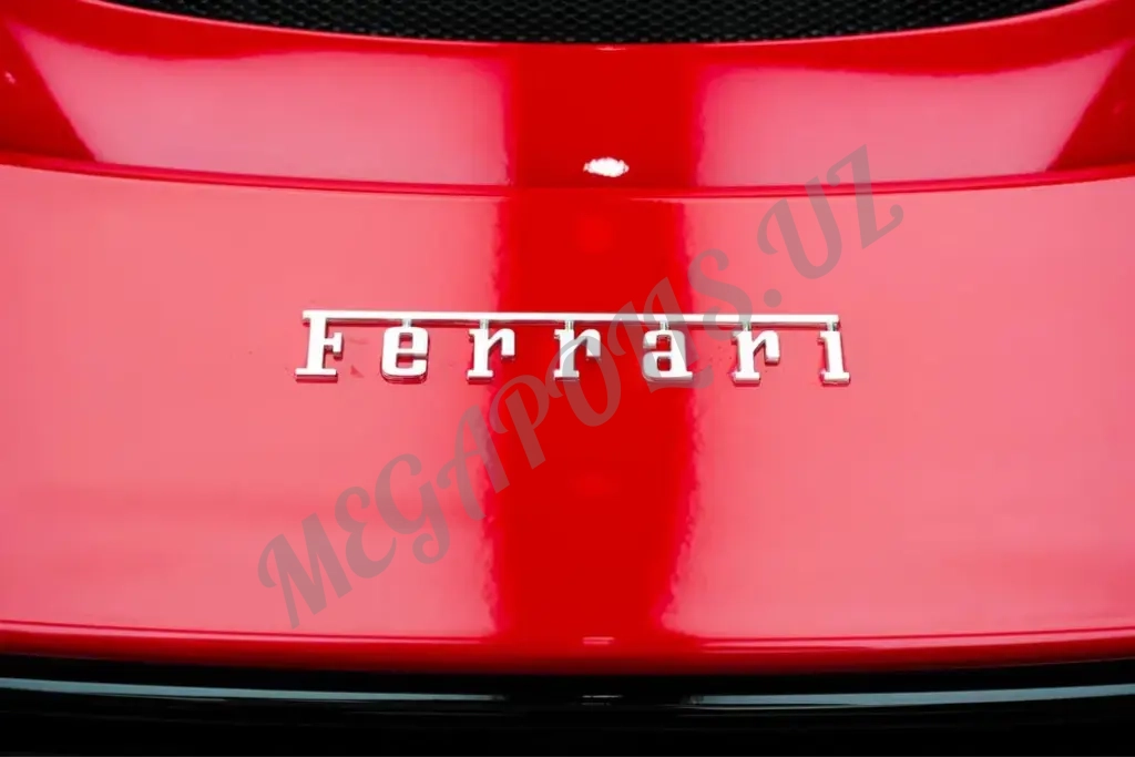 Ferrari 296 GTS.