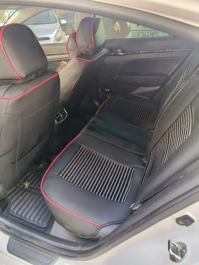 Hyundai Elantra 2019 yil