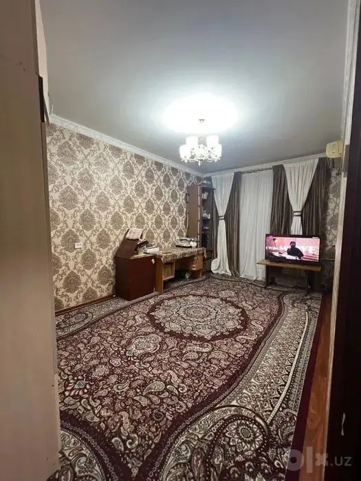 Квартира на Гунча-Гулобод 3/4/4 общ пл 70м с обстановкой