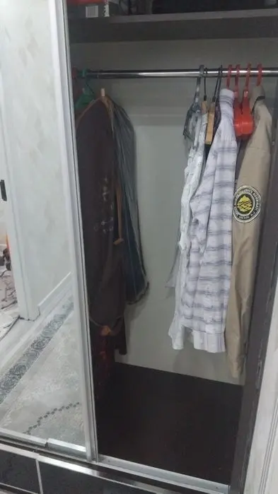 Shkaf sotiladi kelishtiriladi