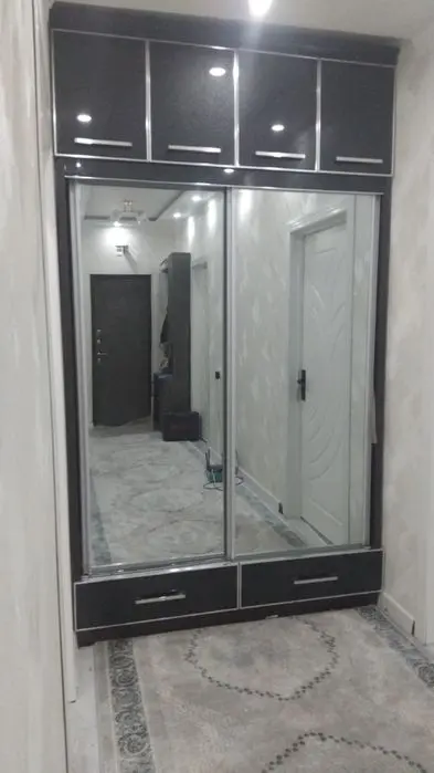 Shkaf sotiladi kelishtiriladi