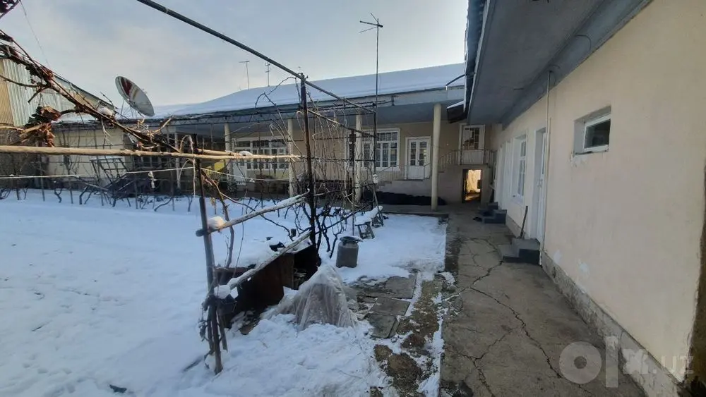 Янгийулда котта трасса бўйлаб уй сотилади