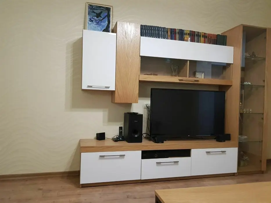 Чиланзар 1 квартал  2 ком  высокопотолочка