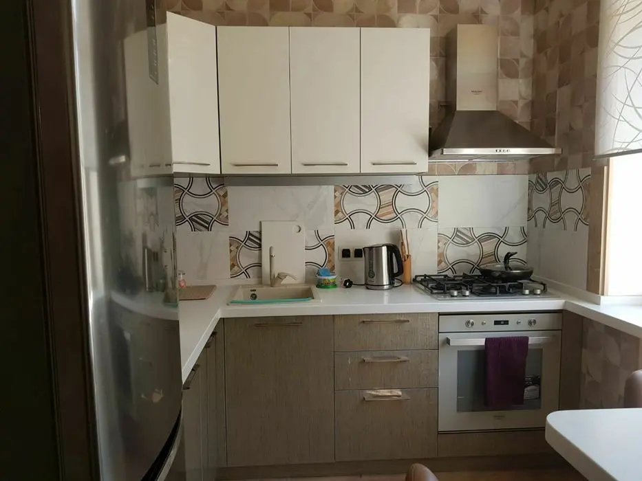 Чиланзар 1 квартал  2 ком  высокопотолочка