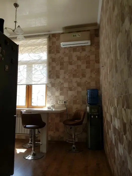 Чиланзар 1 квартал  2 ком  высокопотолочка