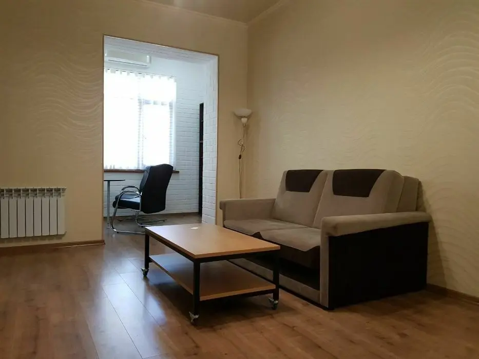 Чиланзар 1 квартал  2 ком  высокопотолочка