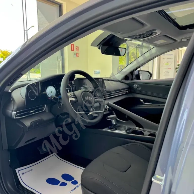 Hyundai Elantra Elegance Plus 2025