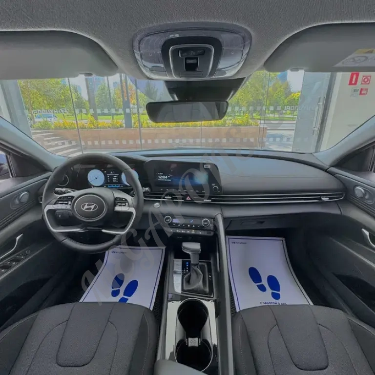 Hyundai Elantra Elegance Plus 2025