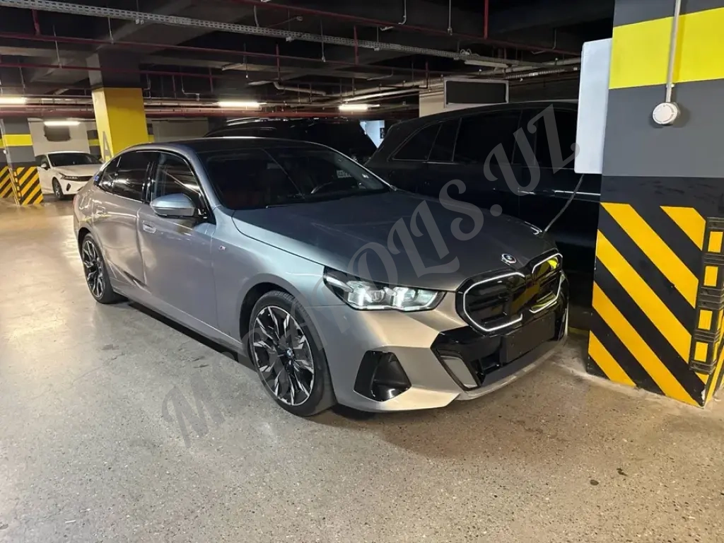 BMW i5 40l m sport