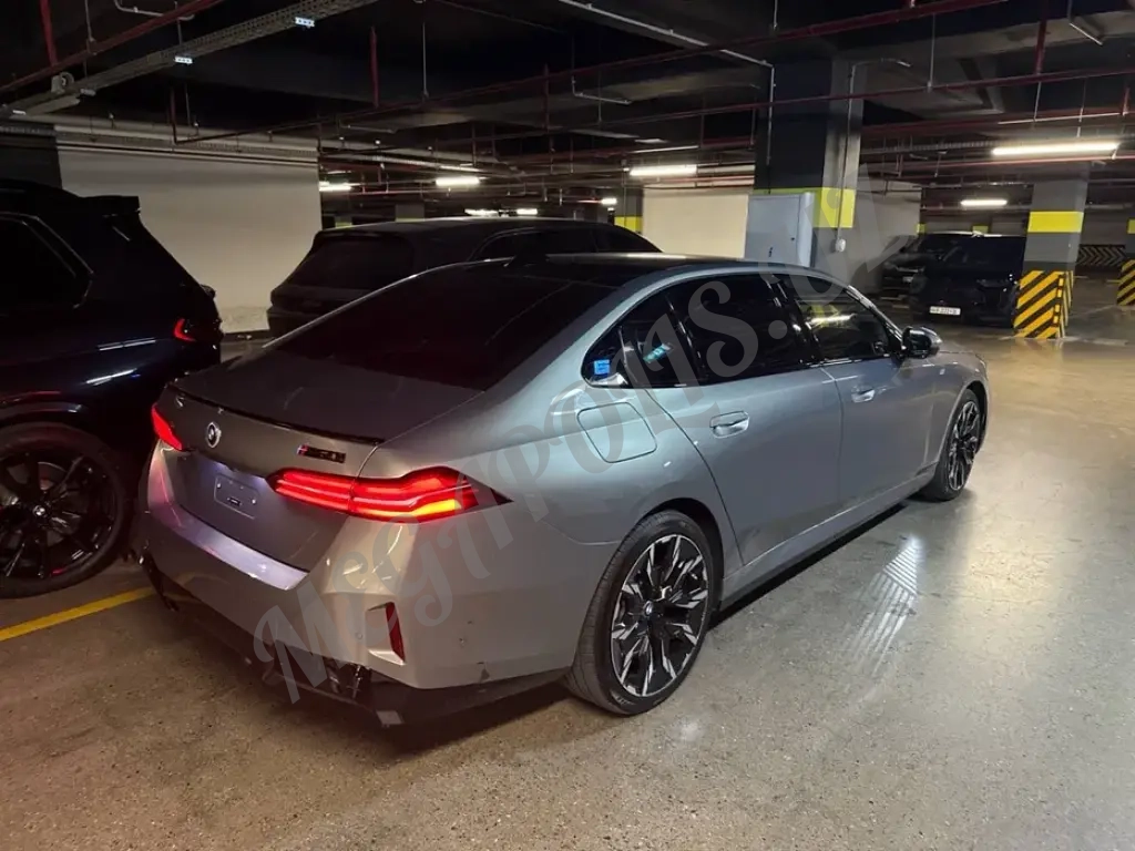 BMW i5 40l m sport