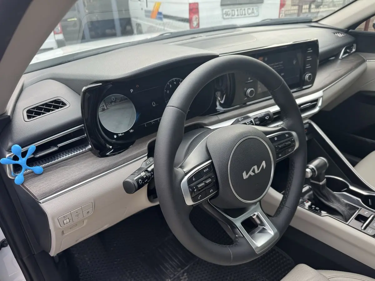 Kia K5 sotiladi style full
