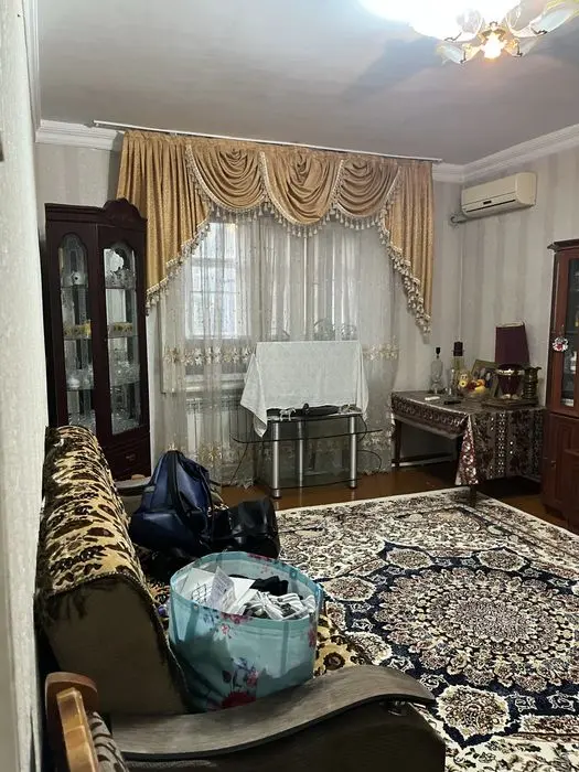 Сдаётся 4 комнтаная  квартира без агенства, посуточно тоже