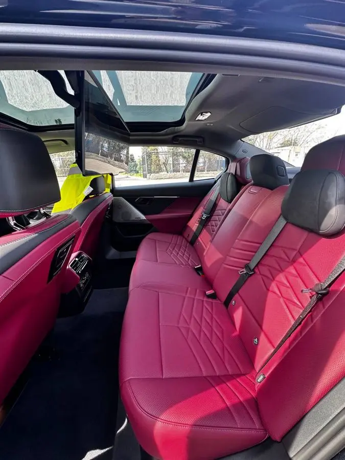 BMW i5 40L 2025 yil M -Sport