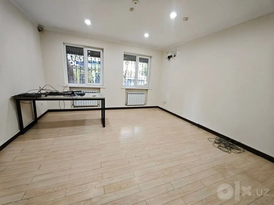 Дархан офисы 14м² 25м² вдоль дороги рядом с метро Хамида Олимжана