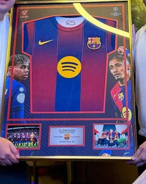 Форма Барселона в рамке 2025/26 (Barcelona KIT in frame)