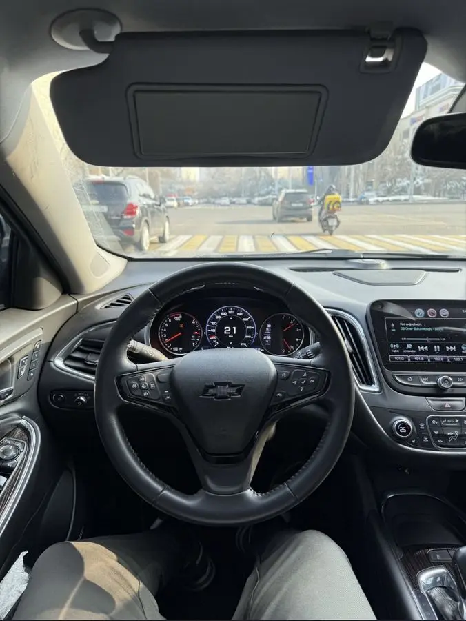 Qora Malibu 2 2/4 Polniy Salonigacha Primier Qilingan Xolati Ideal