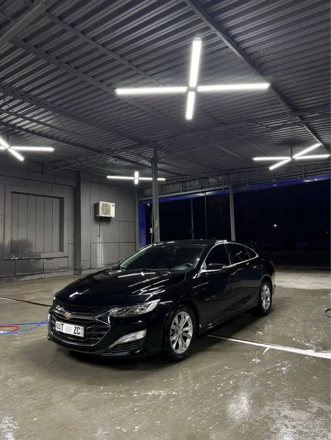 Qora Malibu 2 2/4 Polniy Salonigacha Primier Qilingan Xolati Ideal