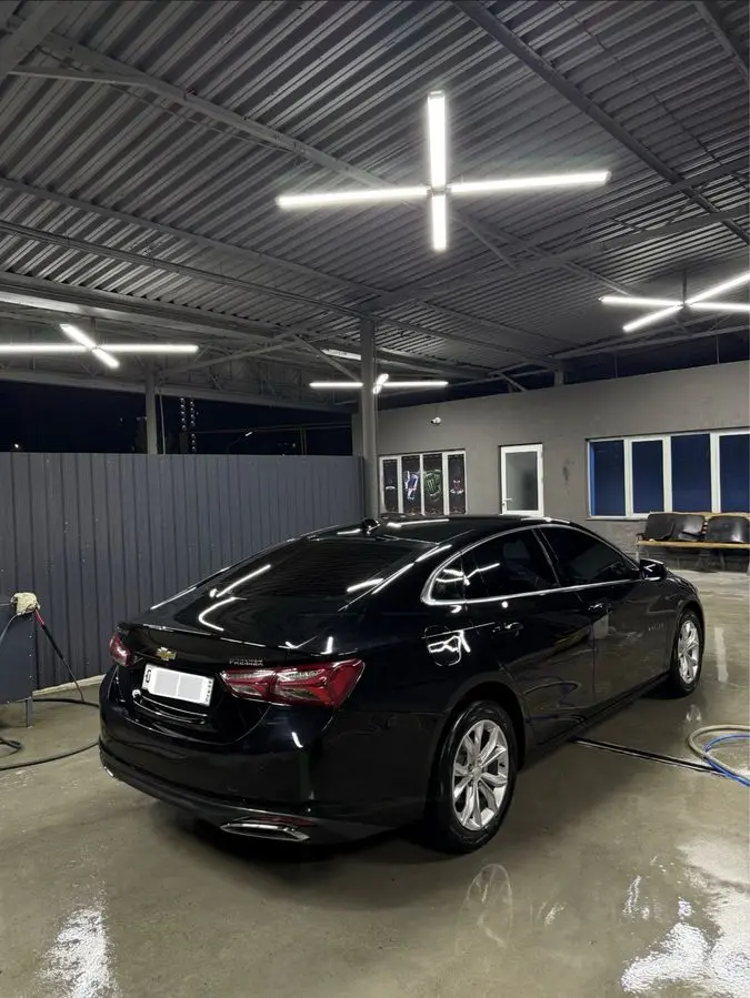 Qora Malibu 2 2/4 Polniy Salonigacha Primier Qilingan Xolati Ideal