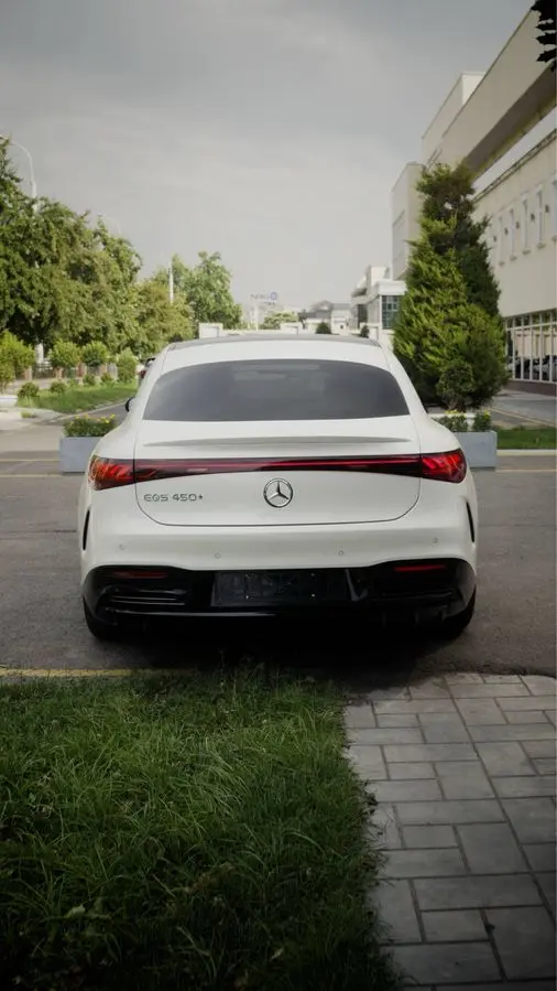 Mercedes Benz EQS 450+