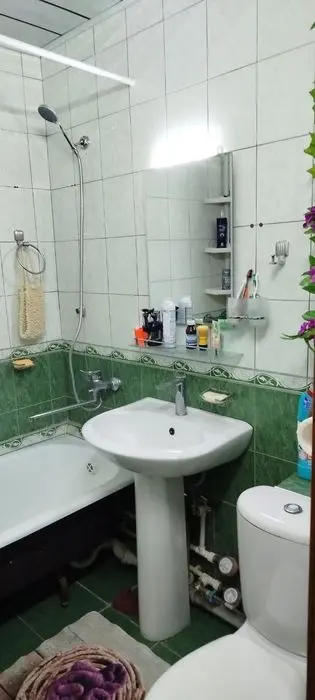 Срочно своя, трёхкомнатная