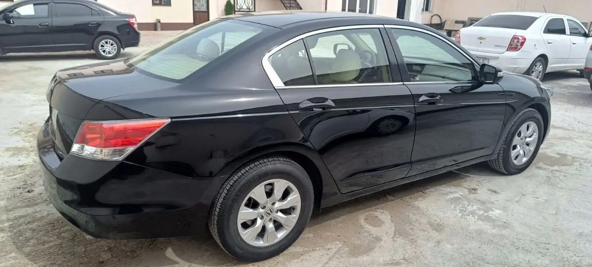 Honda Accord sotiladi