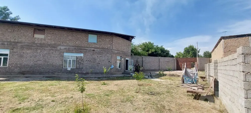Hovli joy sotiladi