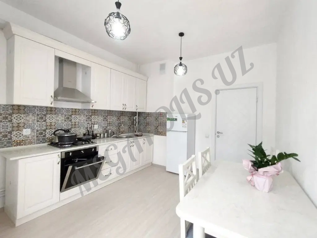 Сдаю свою квартиру в центре на улице Махтумкули ЖК Голден Хаус