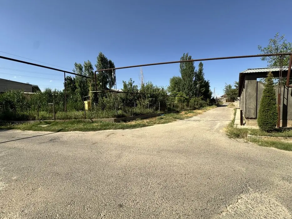 Yer sotiladi 2 sotix gvardeyskiy Iqbol mahalla